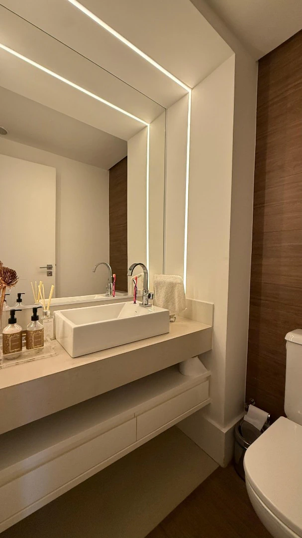 Apartamento mobiliado com 3 suítes e varanda de vidro — photo 8