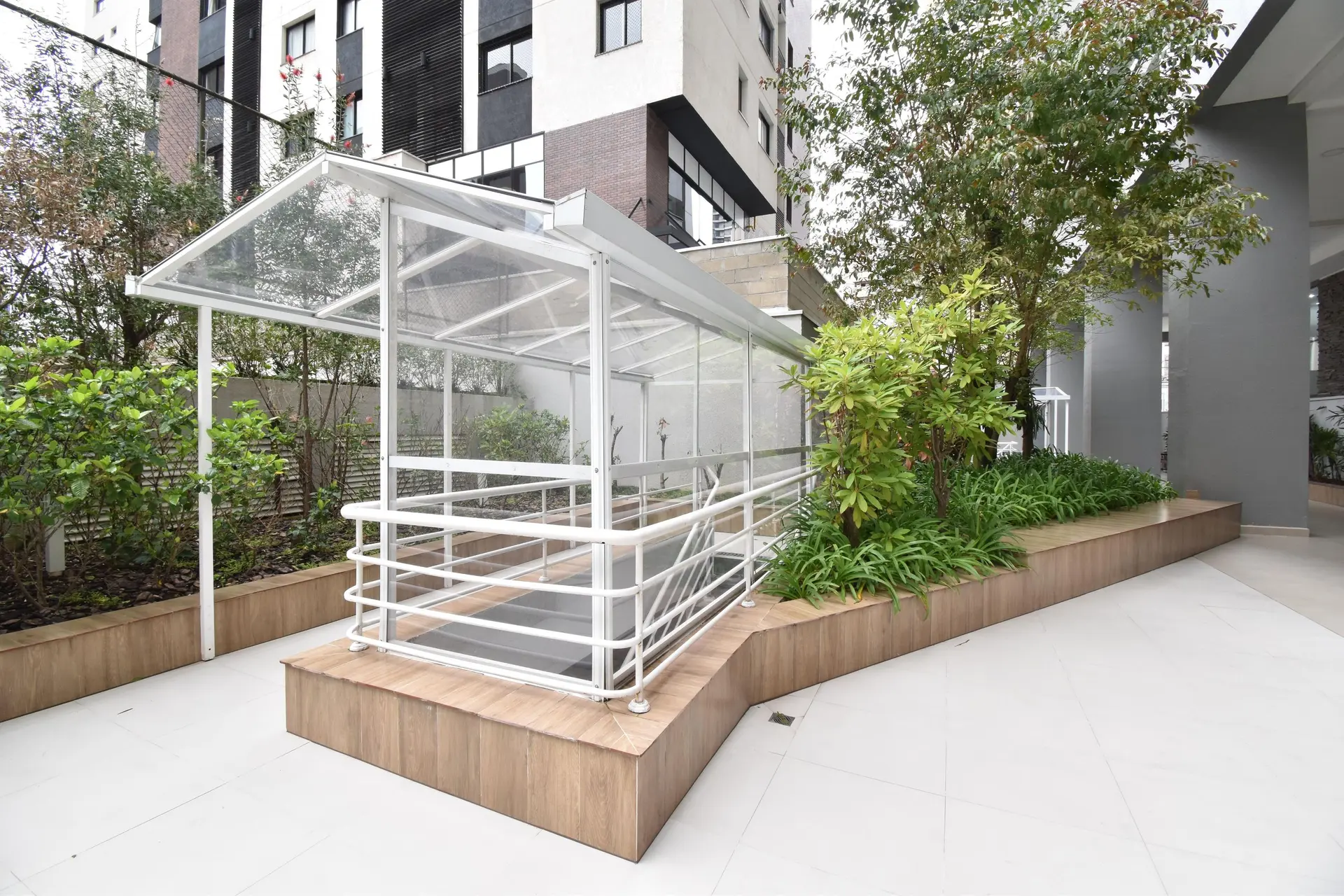 2-bedroom apartment with a grill on the balcony — photo 33