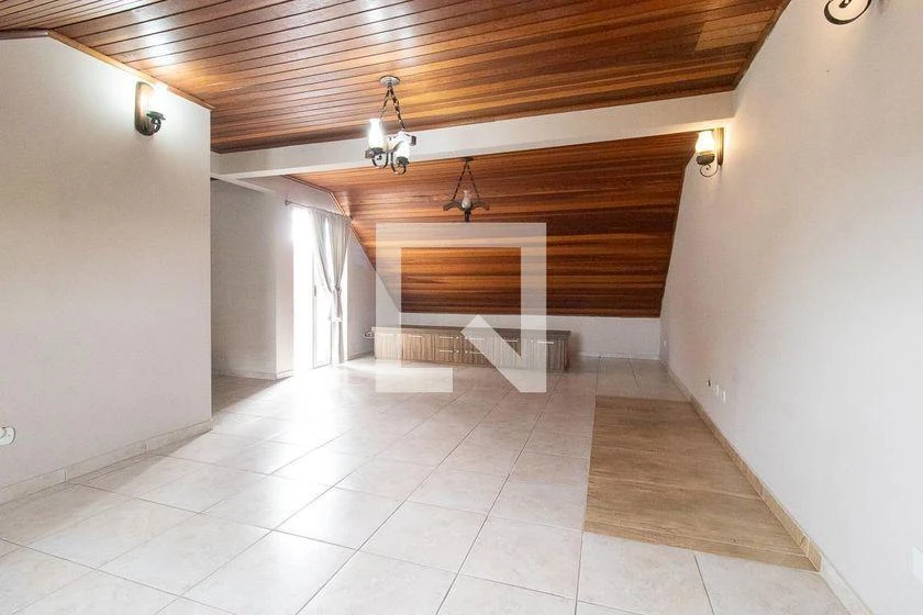 3-bedroom house with a glass-enclosed balcony — photo 15