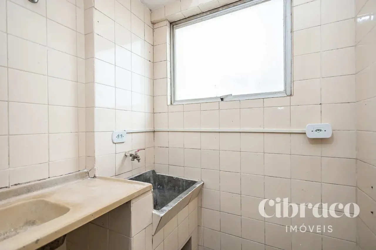 1-bedroom apartment with separate laundry area — photo 6