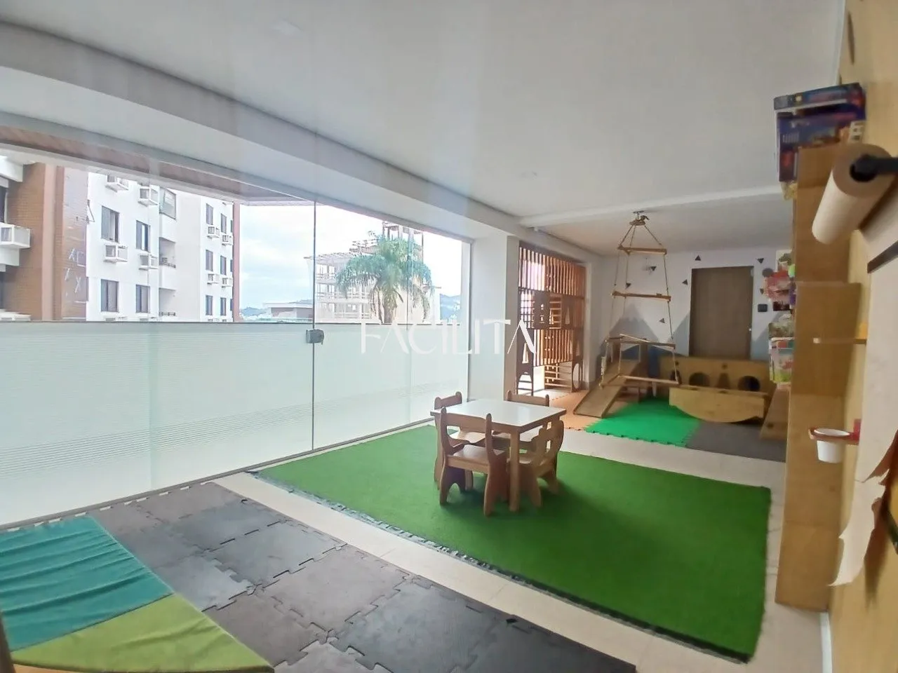 Apartamento de 3 dormitorios con baño en suite y balcón — photo 42