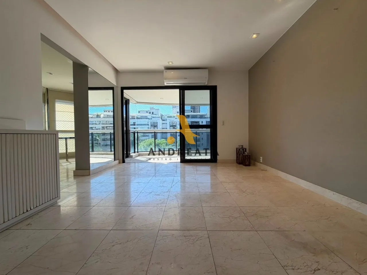 Unfurnished 4-bedroom apartment with 4 bathrooms — photo 12