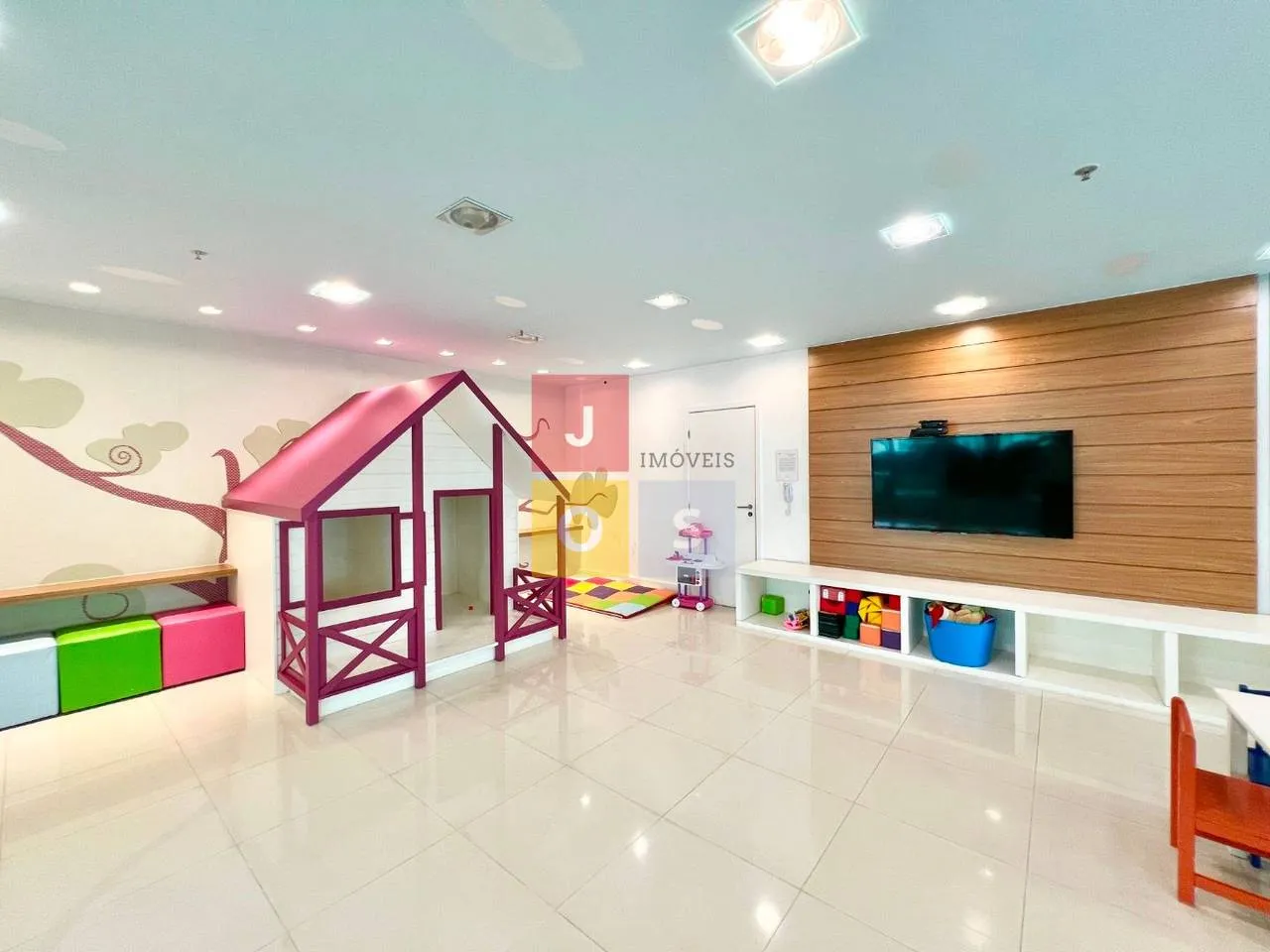 Furnished 4-bedroom suite apartment with 156 m² — photo 135
