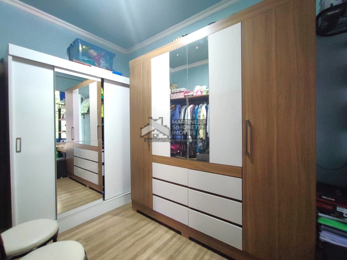 3-bedroom house with a walk-in closet in Curitiba — photo 25