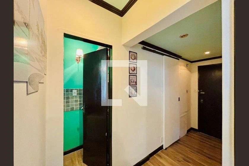 Apartamento de 1 dormitorio de 30 m² con balcón acristalado — photo 8