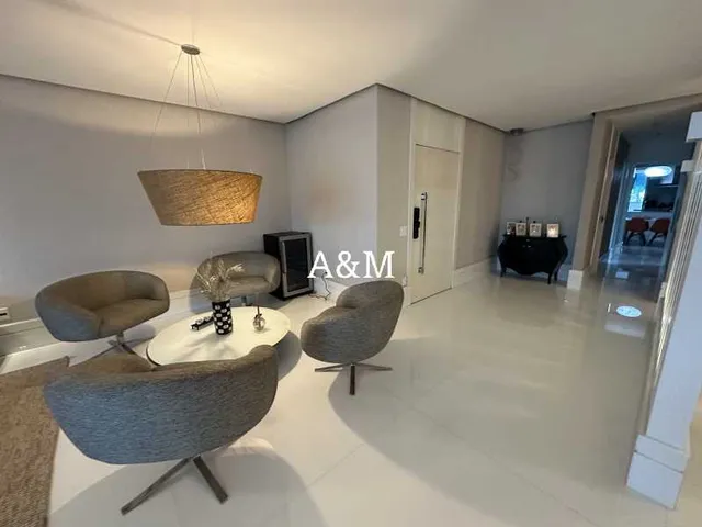 Rental apartment with 4 bedrooms and 5 bathrooms — photo 19