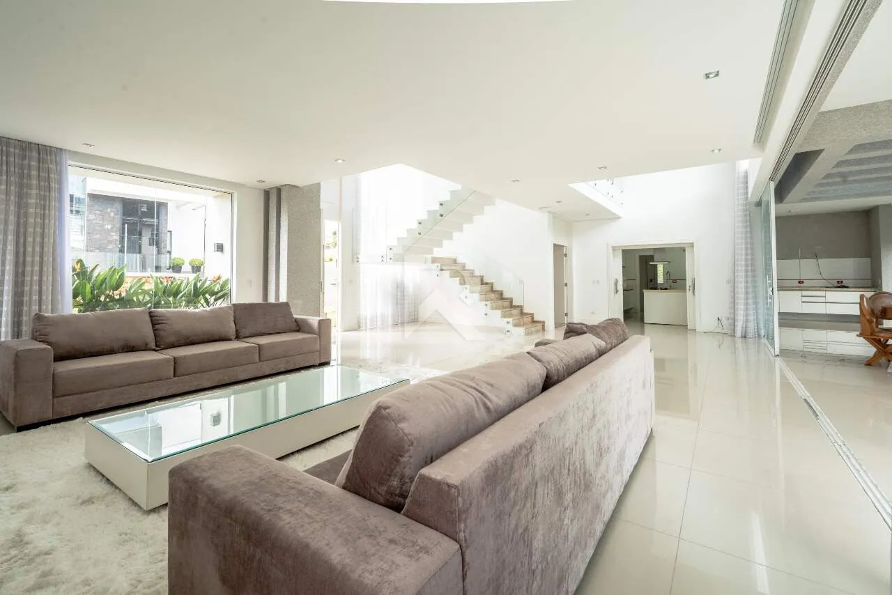 Furnished house with 4 en-suite rooms and 709 m²