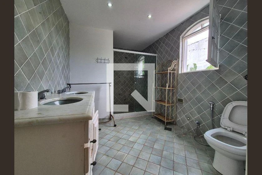 600 m² house with a washing machine and a home office — photo 44