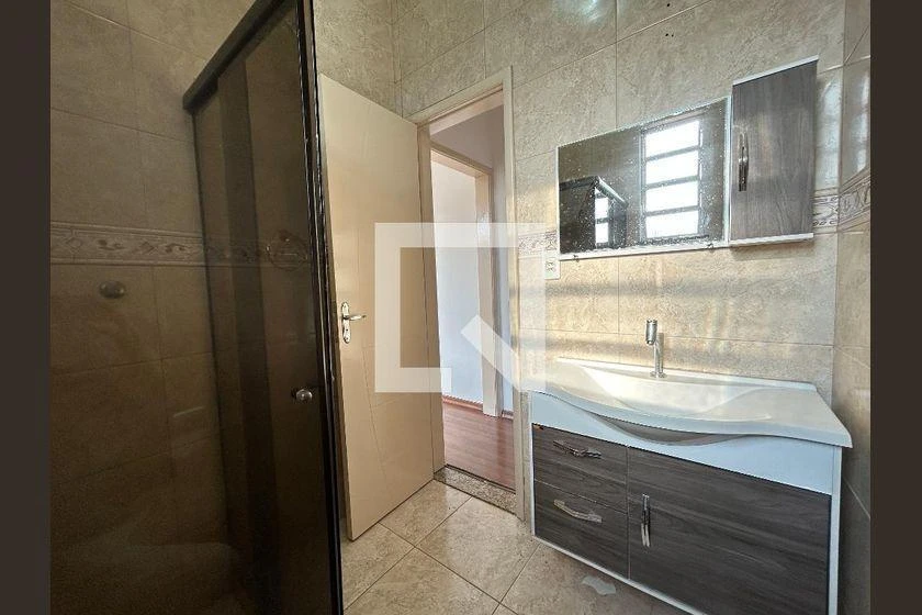 Apartamento com piso de madeira ou laminado, Pilares — photo 26