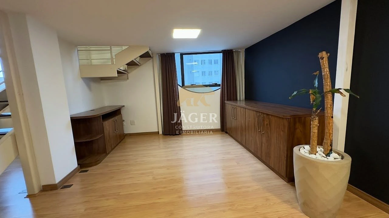 185 m² apartment with a bathtub and a glass-enclosed balcony — photo 28