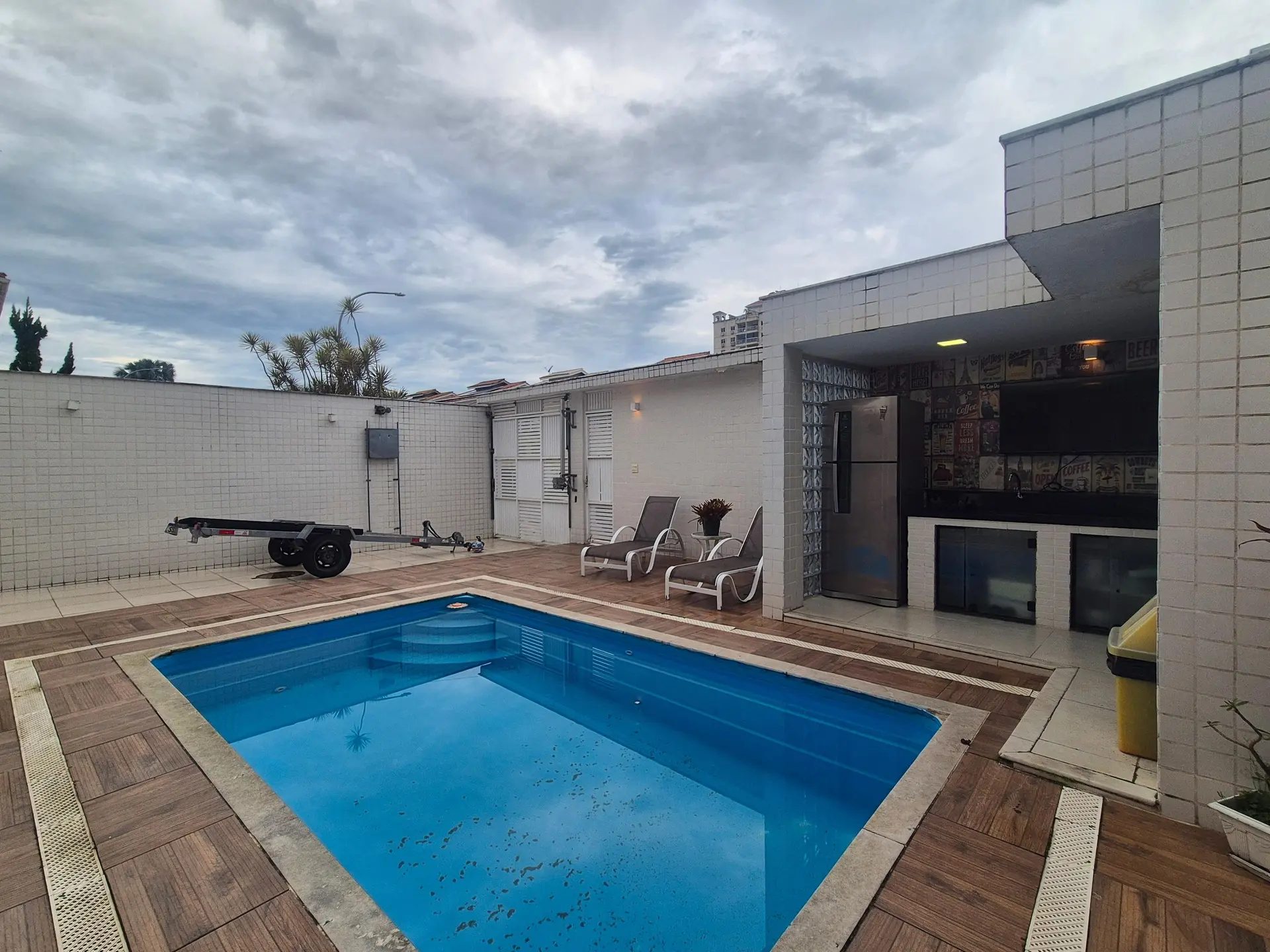 Garden in a 5-bedroom house, 400 m² — photo 59