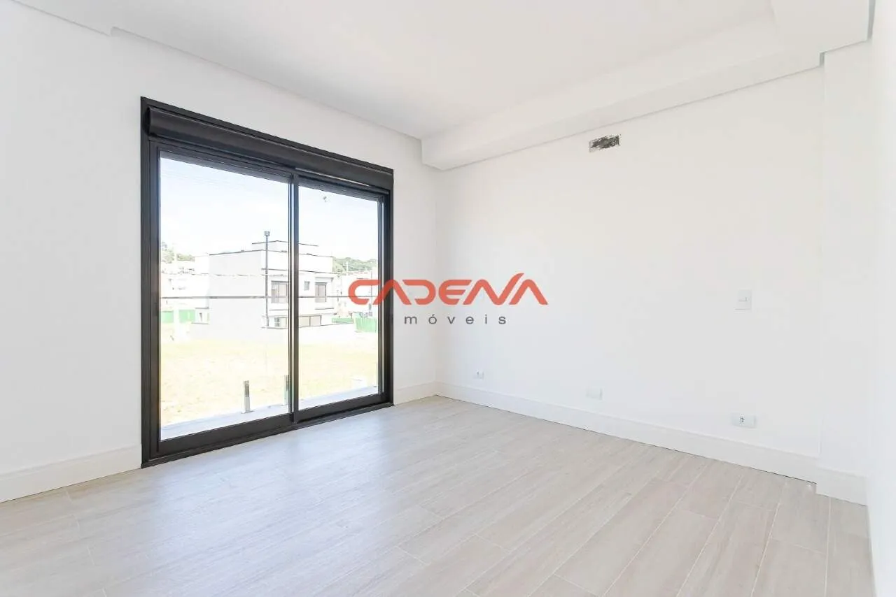 Glass-enclosed balcony in a 3-bedroom house, 124 m² — photo 13