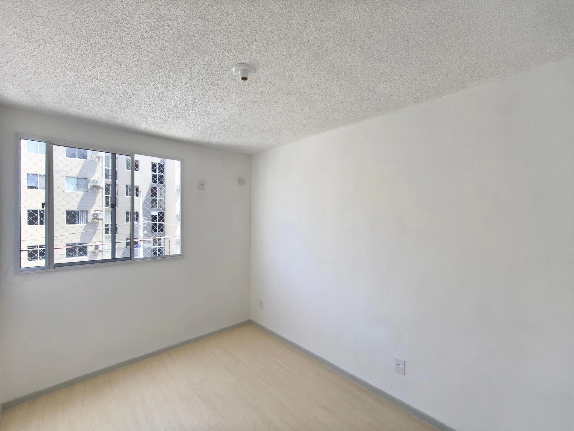 Apartamento de 2 quartos em condomínio com piscina — photo 17