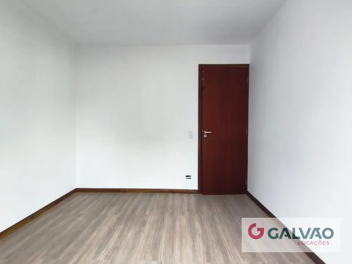 Walk-in closet in a 3-bedroom apartment, 79 m² — photo 12