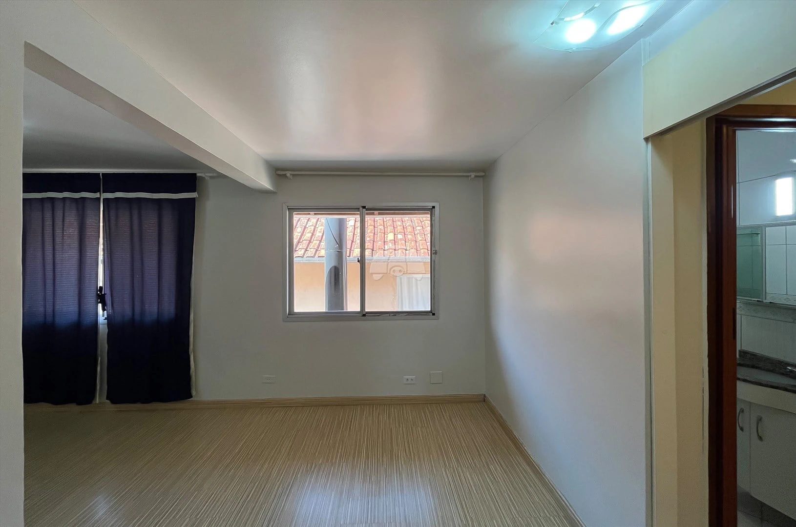 2-bedroom house with a walk-in closet in Curitiba — photo 24