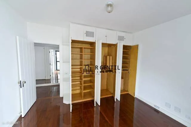 Apartment with 4 bedrooms and a balcony — photo 18