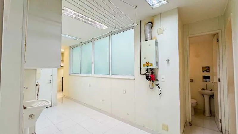 Floor-to-ceiling windows in a 4-bedroom apartment, 266 m² — photo 17