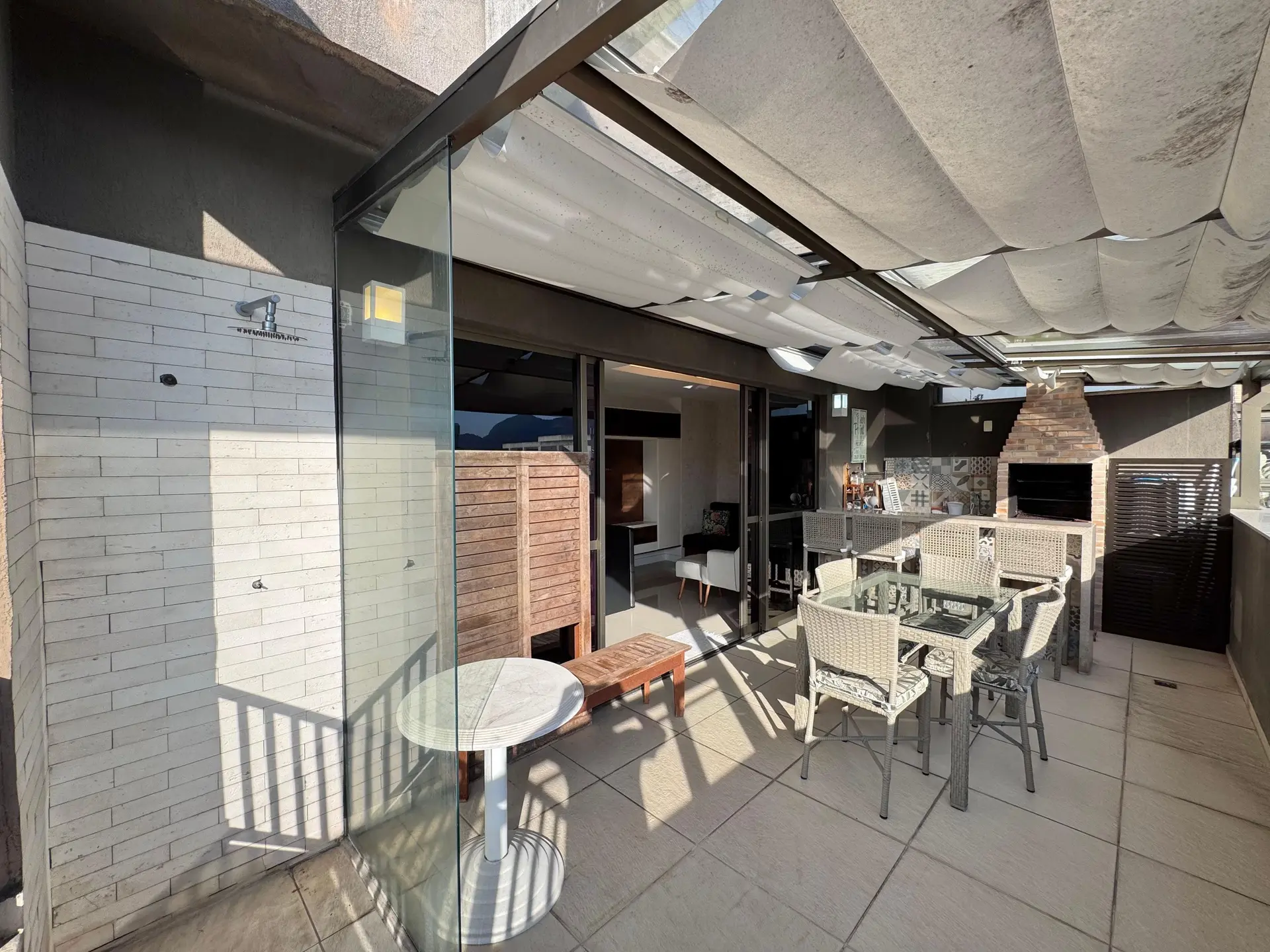 4-bedroom apartment with a glass-enclosed balcony — photo 33