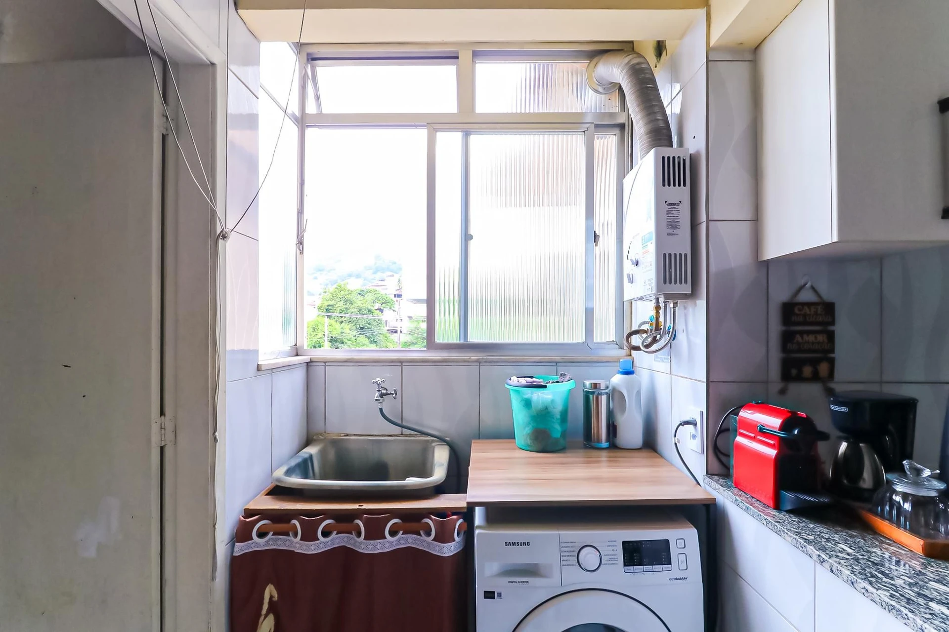 Furnished 2-bedroom apartment with open-plan kitchen — photo 25