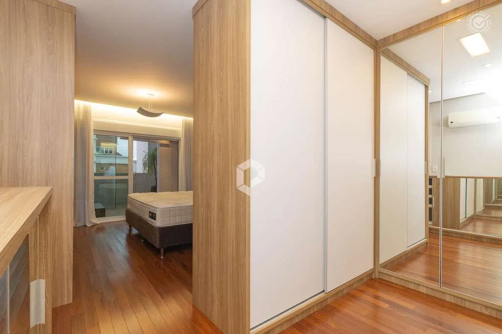 Застеклённый балкон и 2 спальни: квартира 163 м² — photo 28