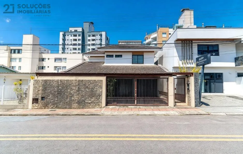 7-bedroom house with a bathtub in Florianópolis — photo 7