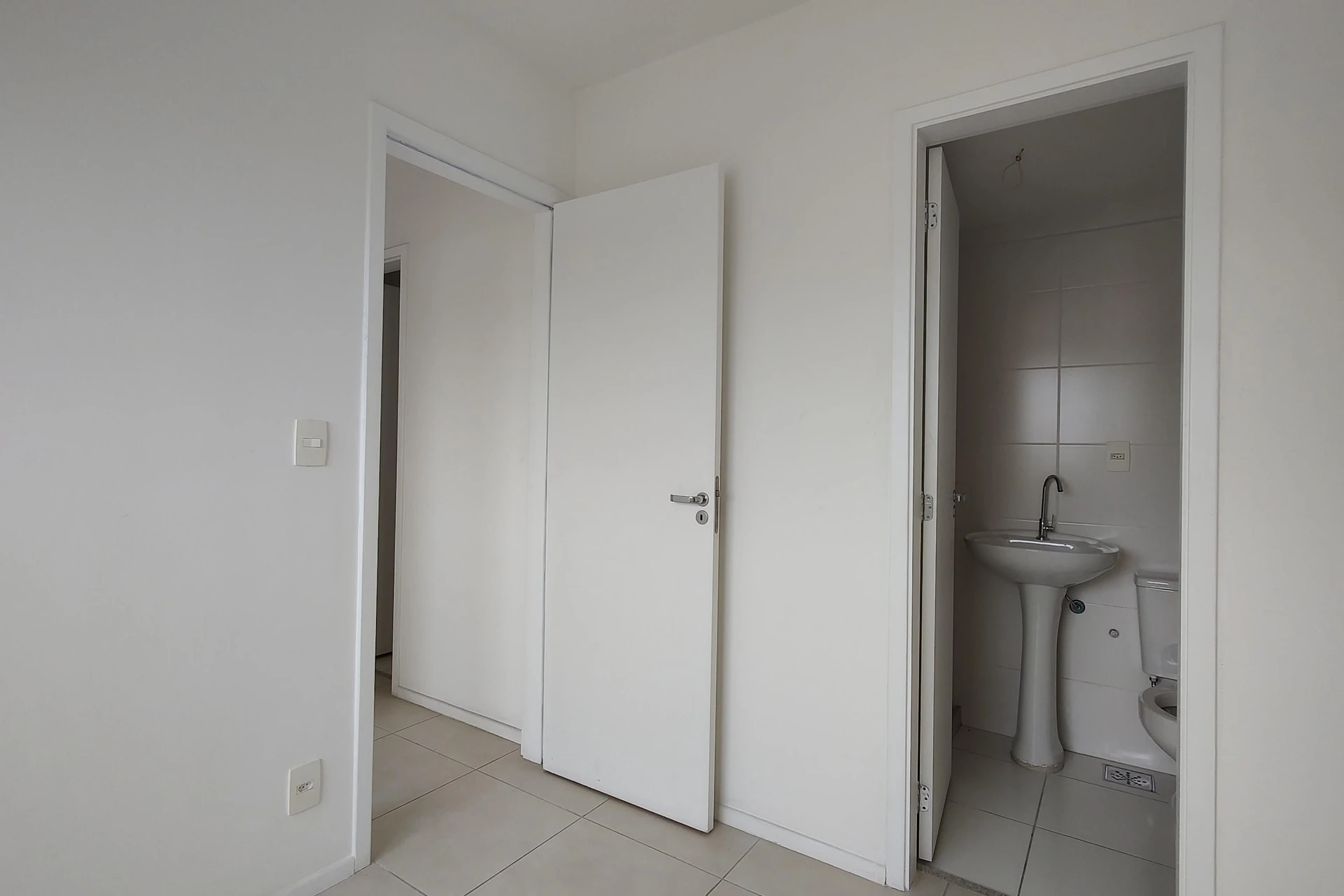 Apartamento sem mobília com 2 quartos e varanda — photo 61