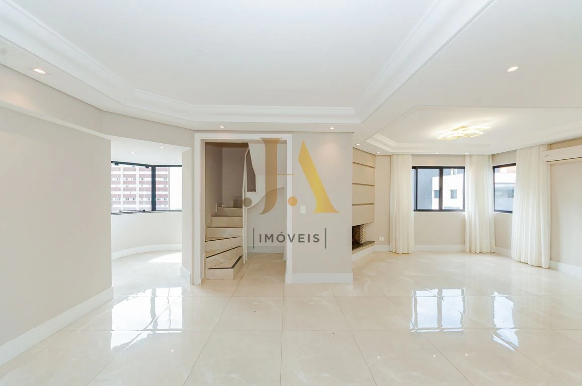 Furnished apartment, 210 m², with a glass-enclosed balcony