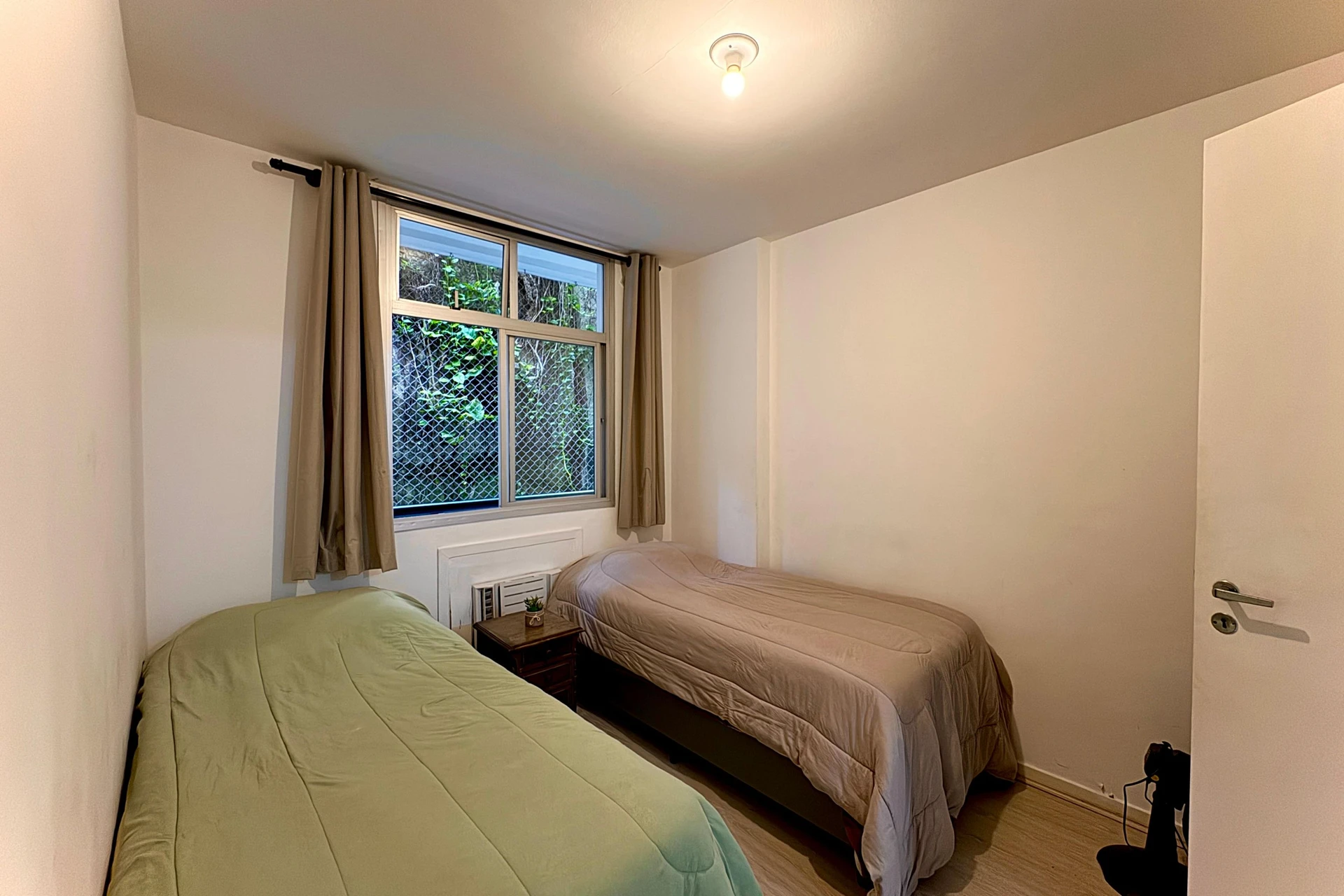 Furnished apartment, 96 m², with a glass-enclosed balcony — photo 7