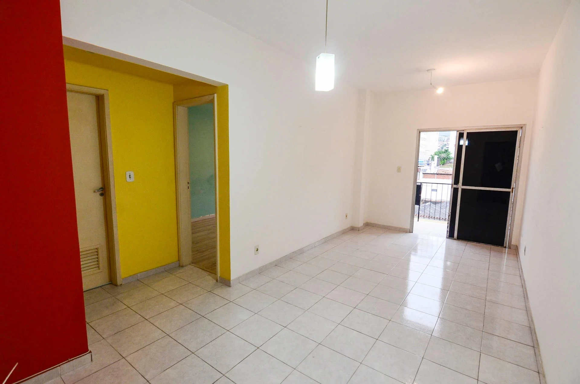 Unfurnished apartment with 2 bedrooms and a balcony — photo 8