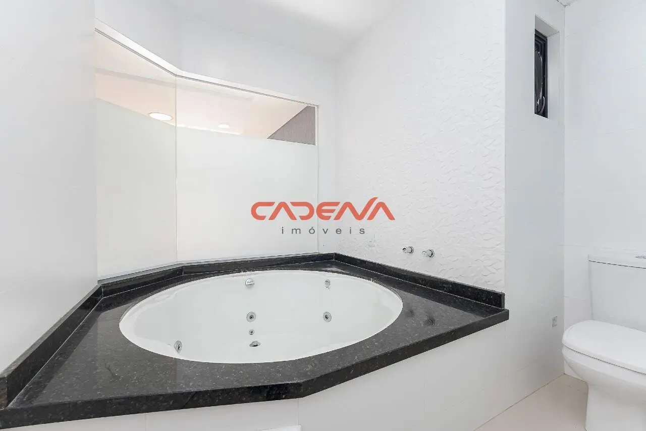 314 m² house with 4 bedrooms and 4 parking spaces — photo 8