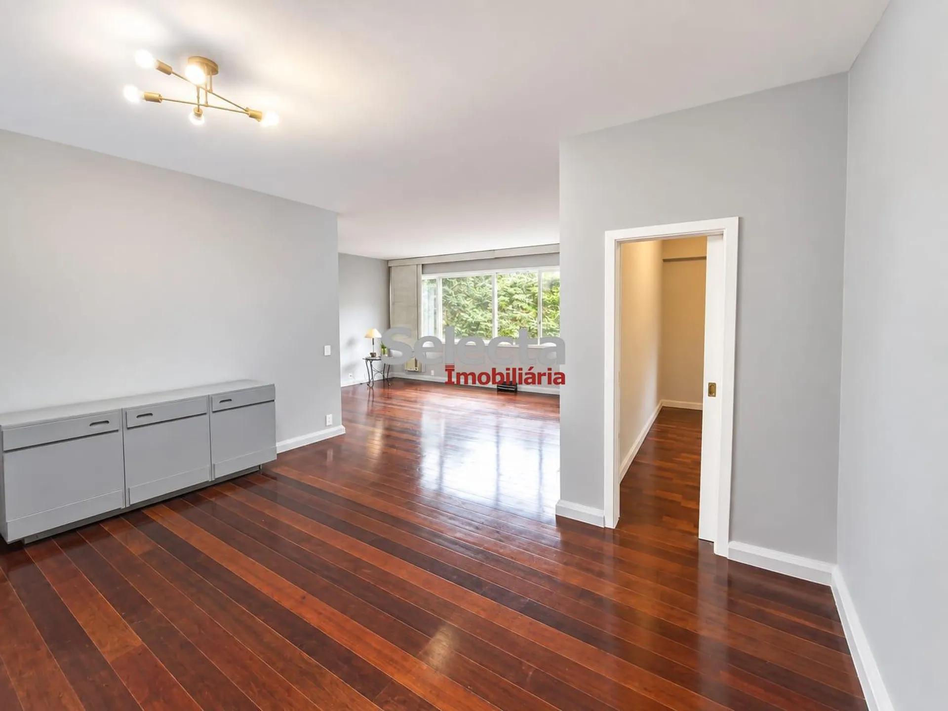 Apartment, 160 m², with wood or laminate floors