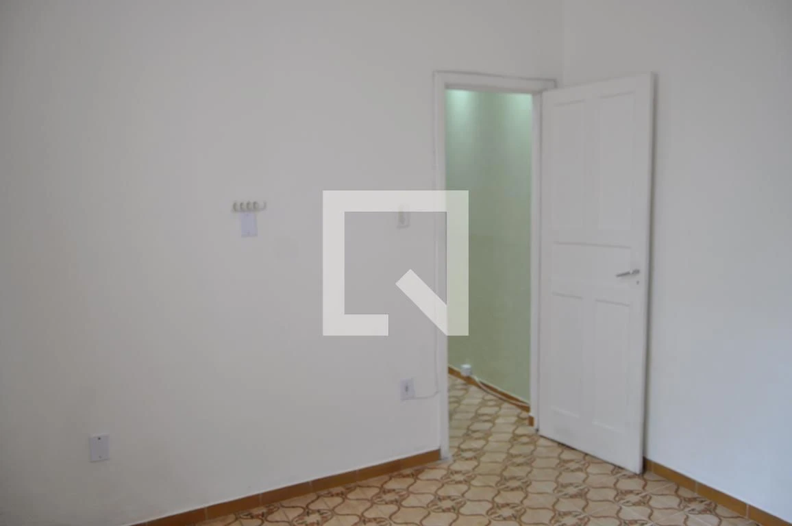 Garden in a one-bedroom house, 70 m² — photo 6
