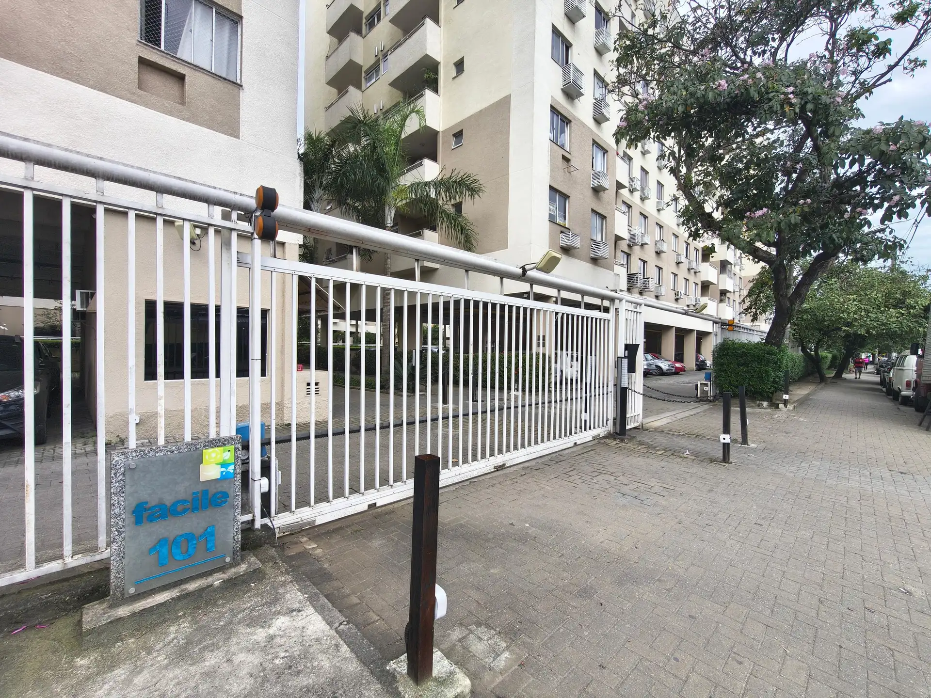 2-bedroom apartment in a building with a gym — photo 36
