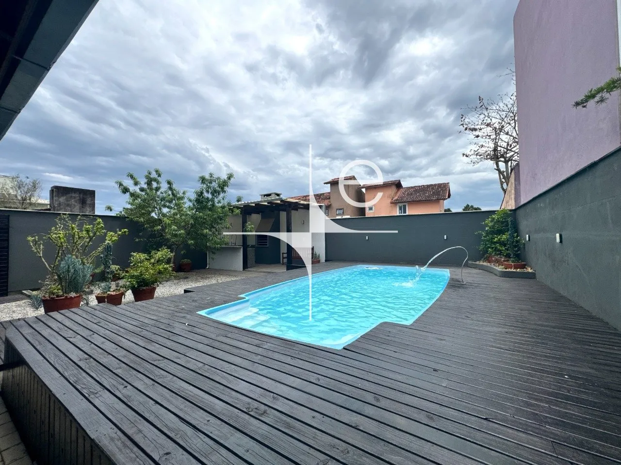 3-bedroom house with a grill on the balcony — photo 17