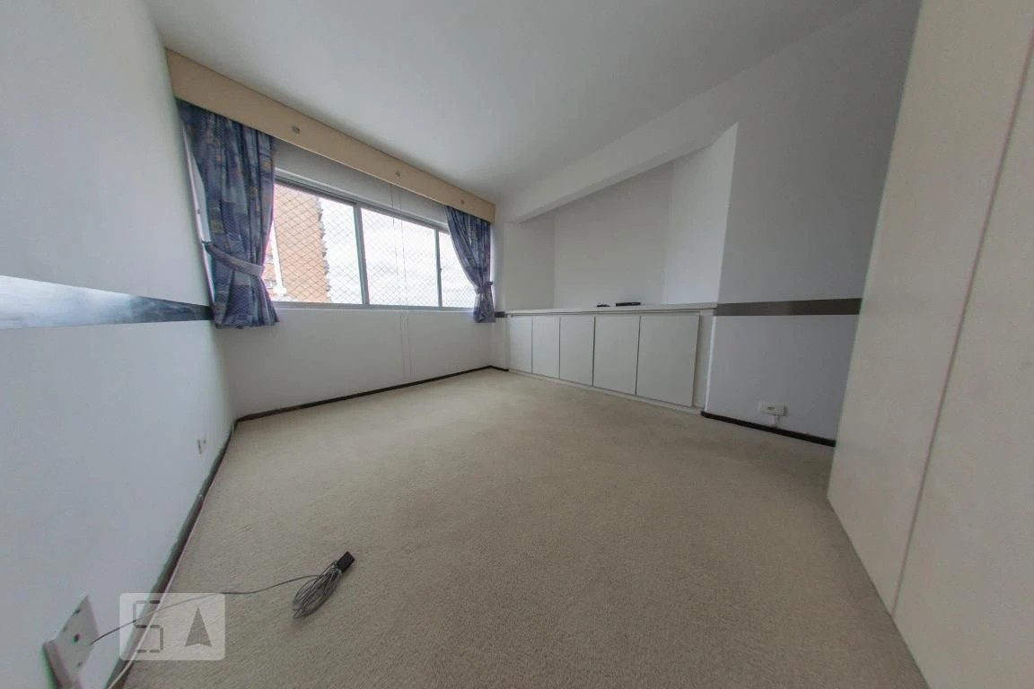 4-bedroom apartment with a walk-in closet — photo 72
