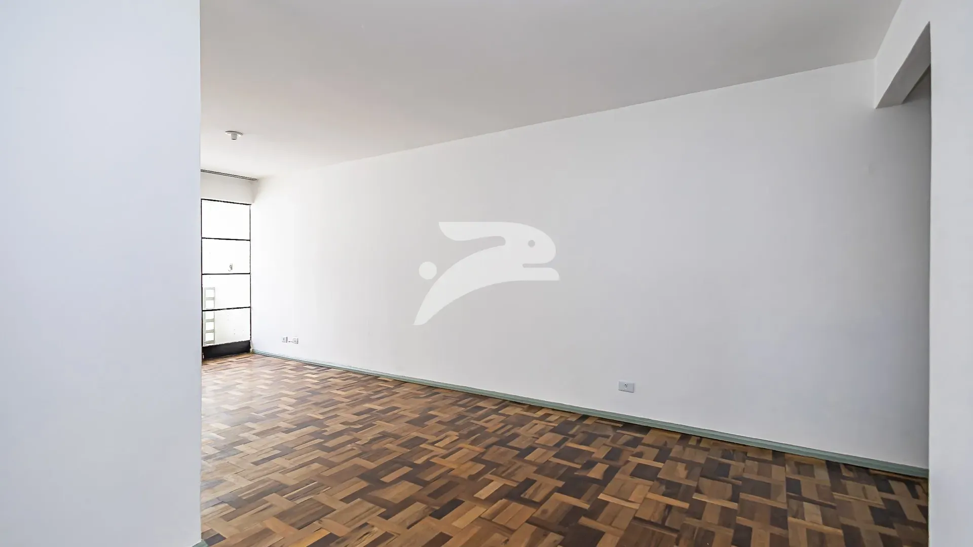 3-bedroom apartment with wood or laminate floors in Curitiba — photo 8
