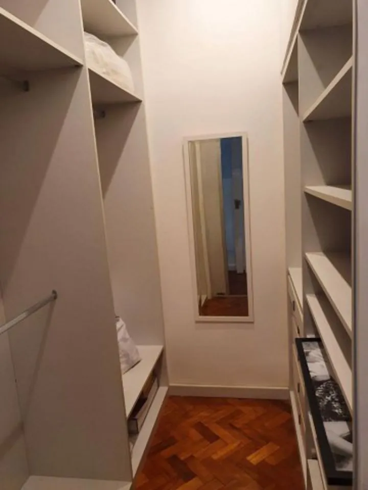 Walk-in closet in a 3-bedroom apartment, 148 m² — photo 11
