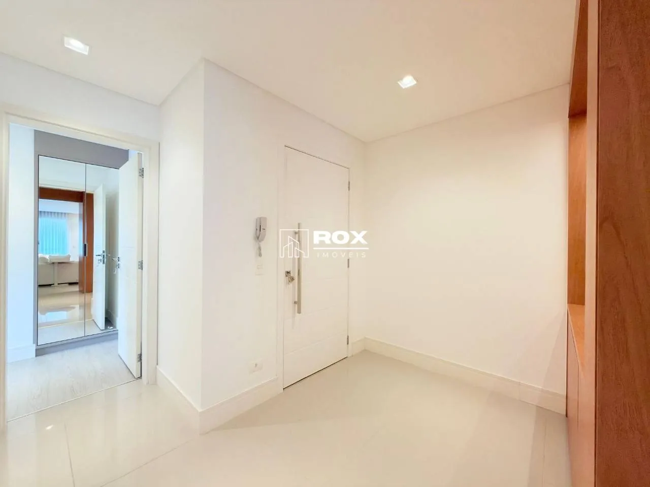 3-bedroom apartment with a jacuzzi in Curitiba — photo 28