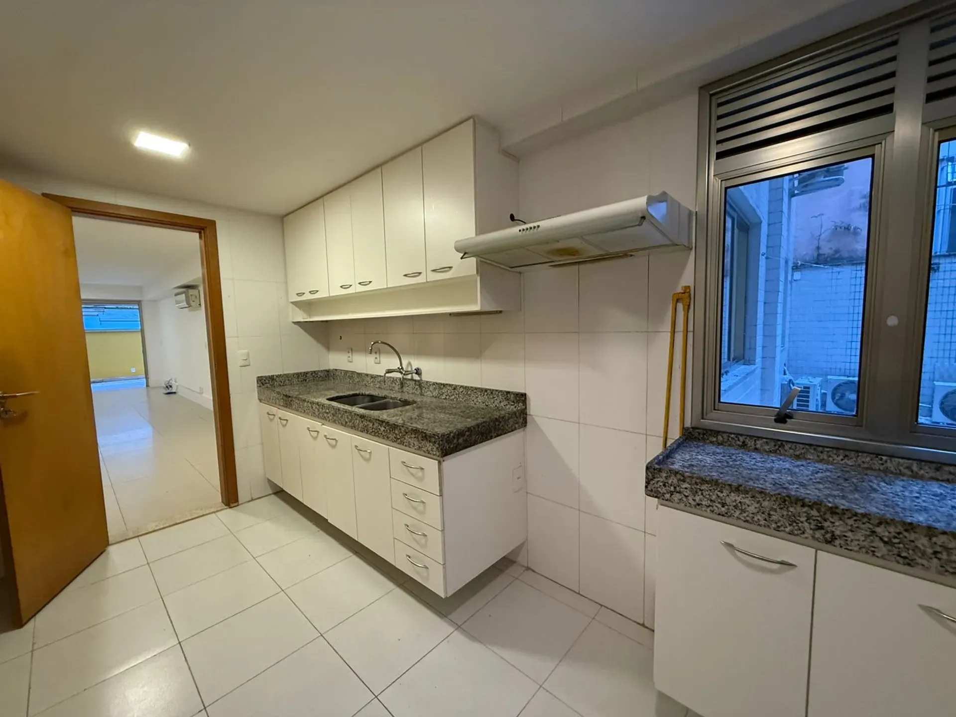 Apartamento com 4 quartos e 5 banheiros, 193 m² — photo 18