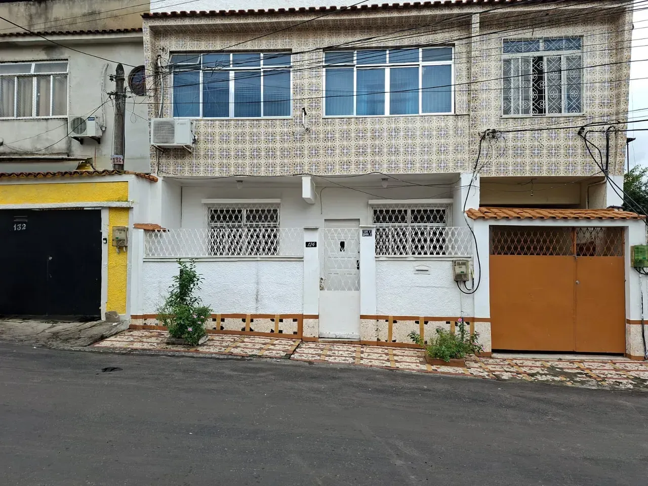 House with 2 bedrooms and 1 bathroom, no parking — photo 9