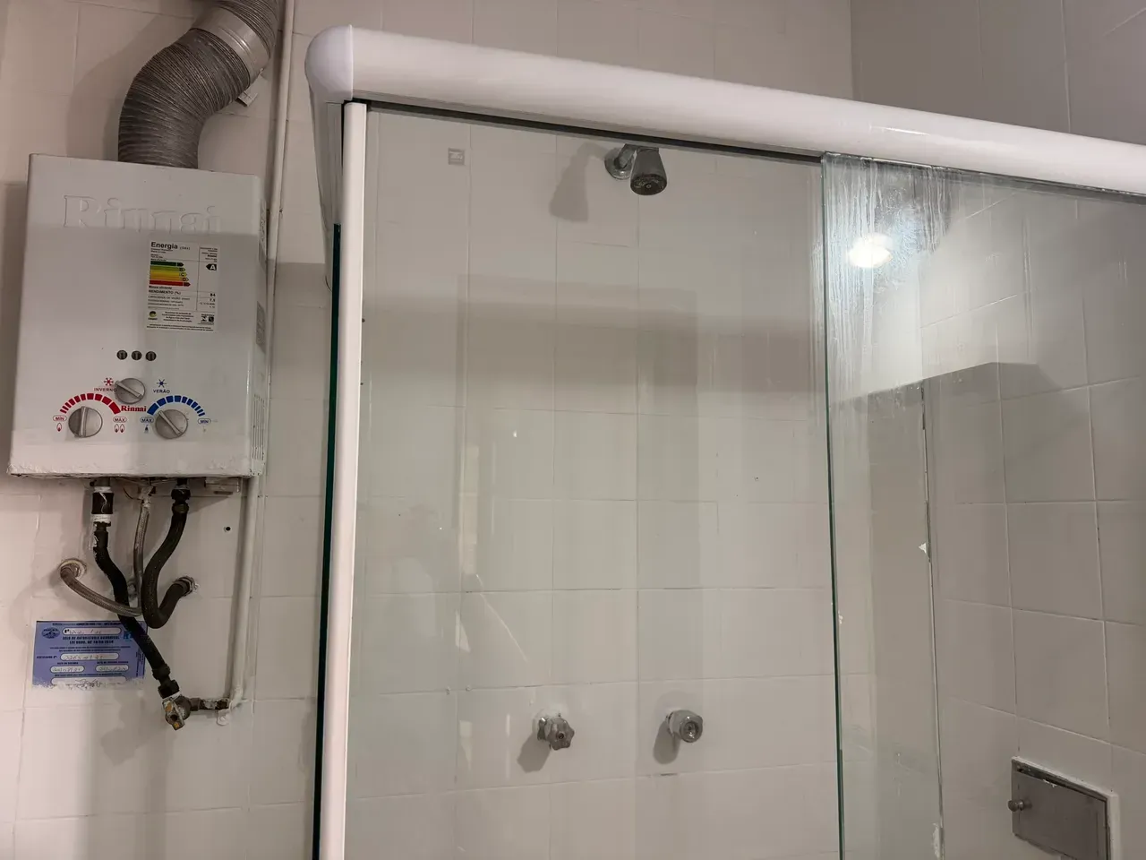 2-bedroom apartment with 1 bathroom and glass shower — photo 15