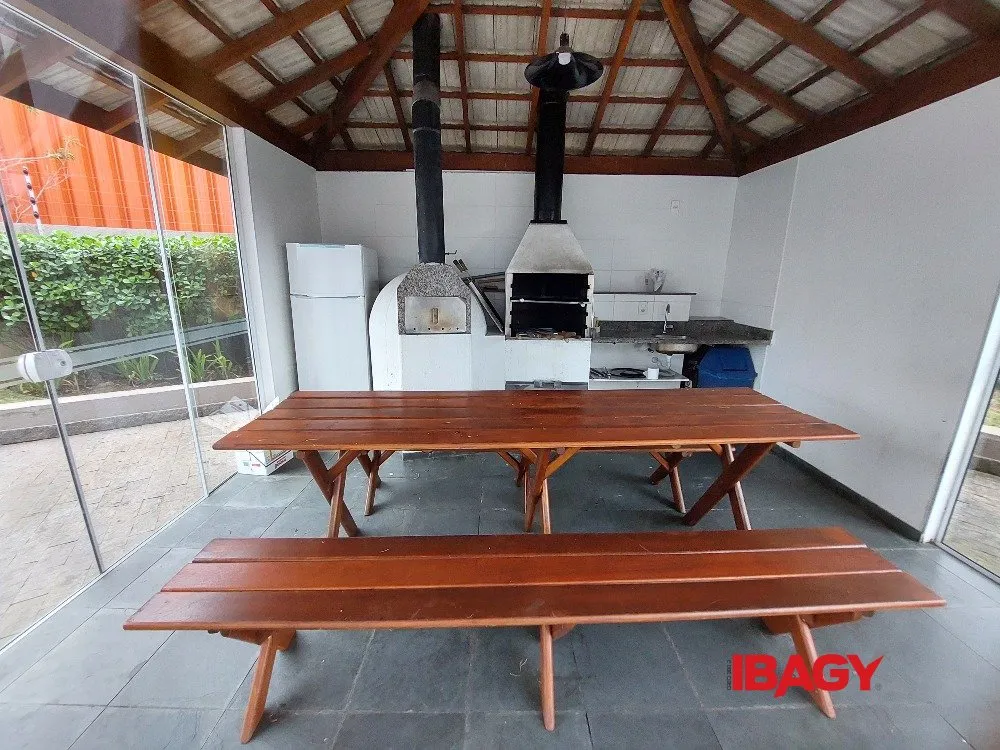 Furnished 95 m² apartment with 2 bedrooms and a desk — photo 53