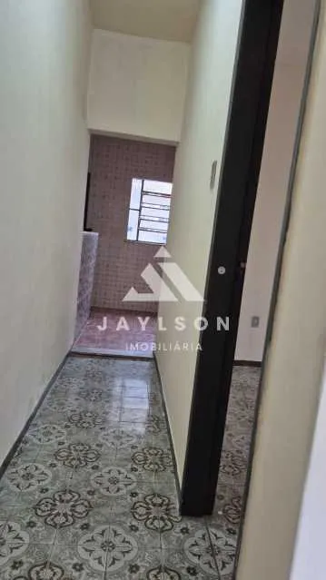 Unfurnished 1-bedroom apartment with a closed kitchen — photo 18