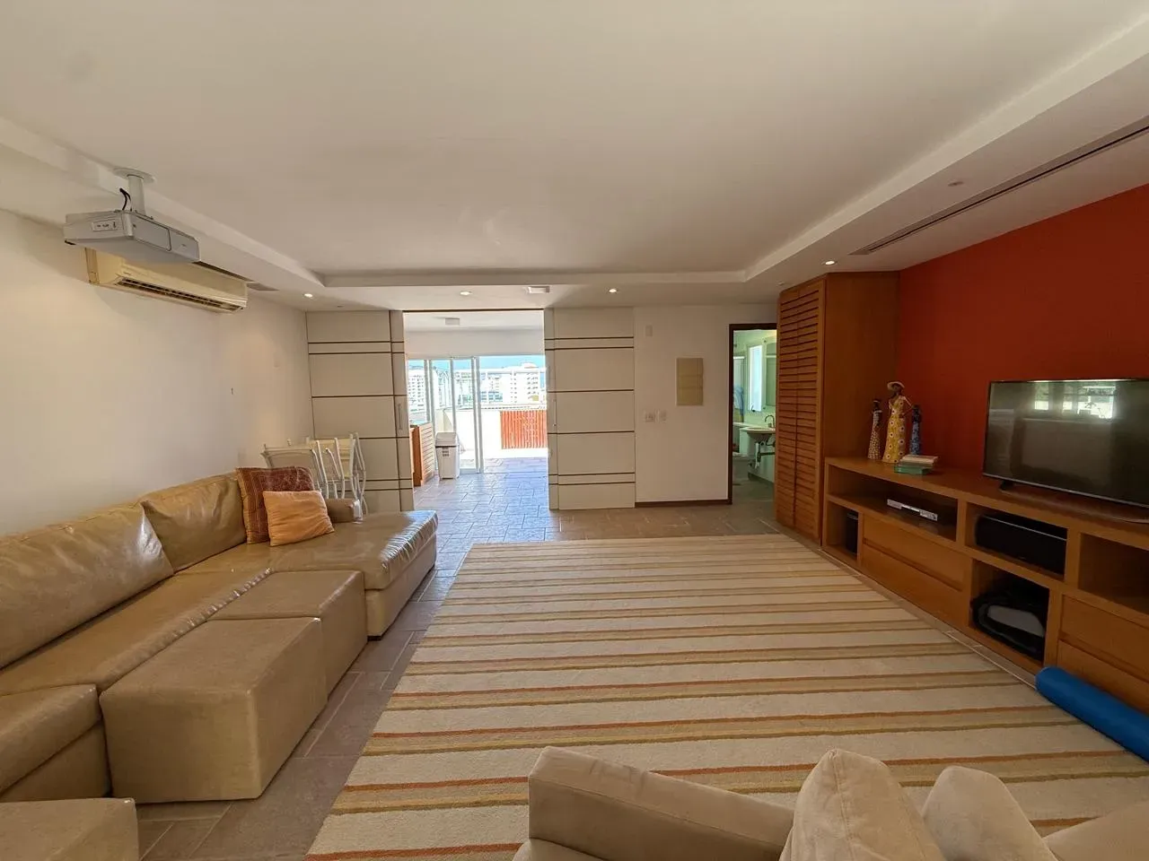 Furnished 470 m² house with 4 en-suite bedrooms and pool — photo 72