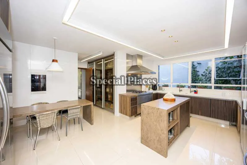 Furnished house with 6 bedrooms and 550 m² — photo 14