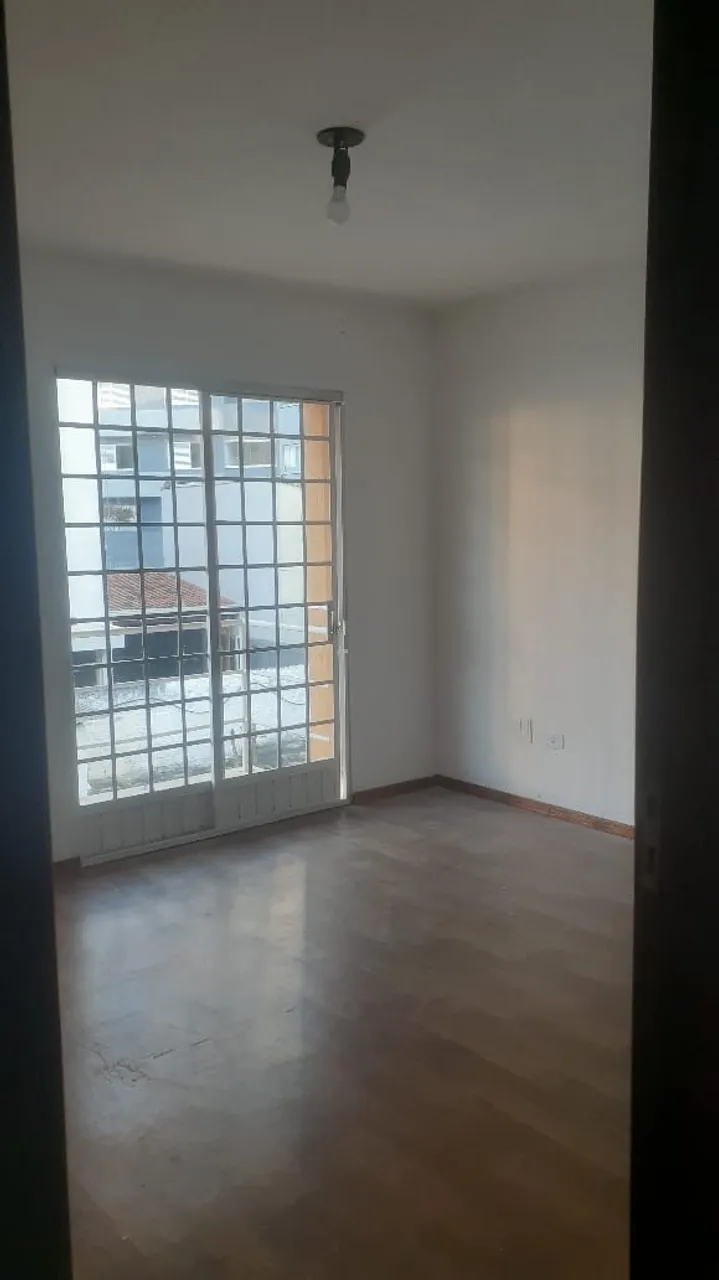 Two-story house for rent with 4 bedrooms and 1 parking spot