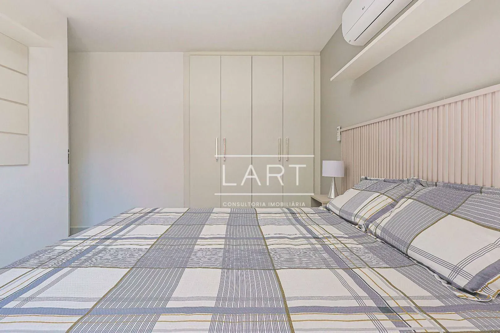 Furnished 100 m² apartment on the 5th floor with 1 parking — photo 16