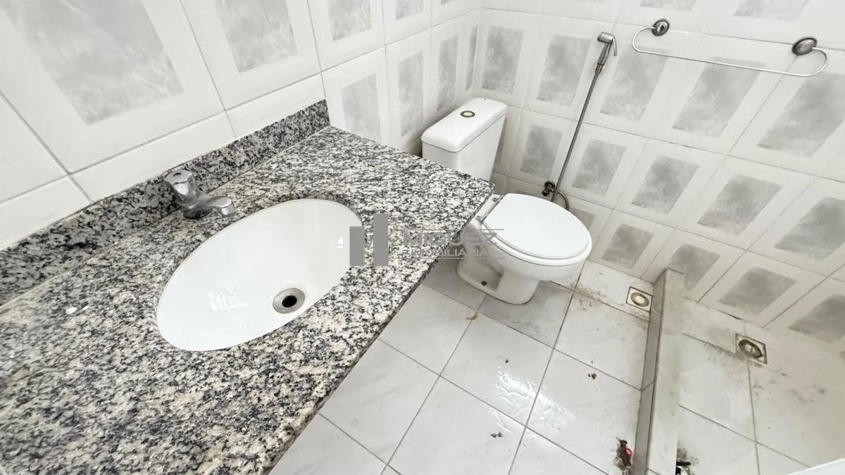 House, 80 m², with wood or laminate floors — photo 20