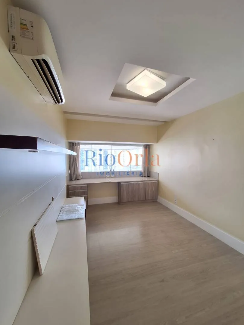 Unfurnished apartment with 4 bedrooms and 5 bathrooms — photo 46