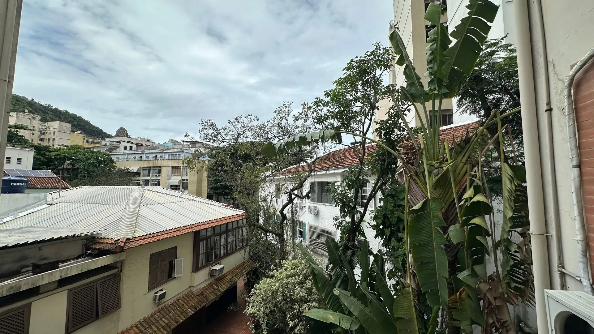 2-bedroom apartment with a mountain view in Rio de Janeiro — photo 35